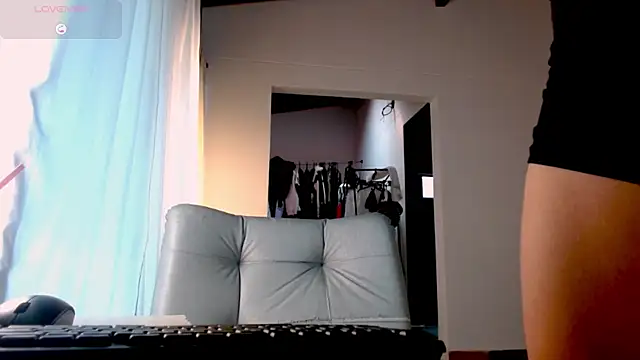 Snapshot of greyslopez chatting on December 20, 8:01 pm greyslopez online show from December 20, 8:01 pm