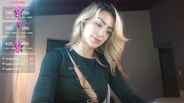 Snapshot of greyslopez chatting on February 12, 3:40 am greyslopez online show from February 12, 3:40 am