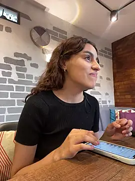 Katee Jones online show from March 18, 9:43 pm