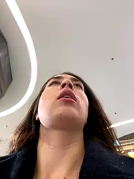 Snapshot of Holly_Play chatting on December 5, 3:28 pm Holly Play online show from December 5, 3:28 pm