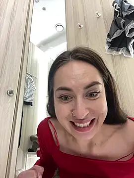 Snapshot of Holly_Play chatting on December 13, 3:32 pm Holly Play online show from December 13, 3:32 pm