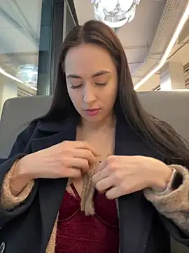 Snapshot of Holly_Play chatting on January 30, 7:29 am Holly Play online show from January 30, 7:29 am