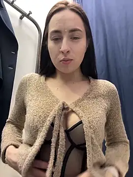Snapshot of Holly_Play chatting on February 3, 10:25 am Holly Play online show from February 3, 10:25 am
