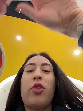 Snapshot of Holly_Play chatting on February 25, 8:03 am Holly Play online show from February 25, 8:03 am