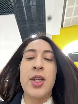Snapshot of Holly_Play chatting on March 17, 10:06 am Holly Play online show from March 17, 10:06 am