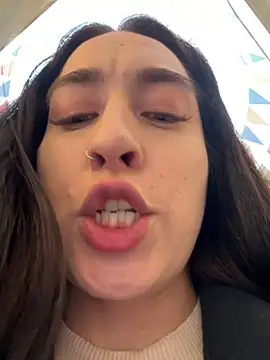 Snapshot of Holly_Play chatting on March 22, 12:04 pm Holly Play online show from March 22, 12:04 pm