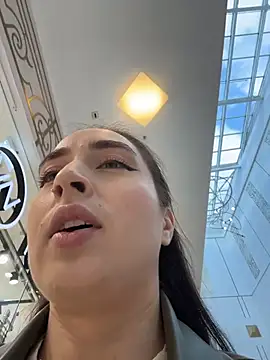 Holly Play online show from October 18, 10:05 am