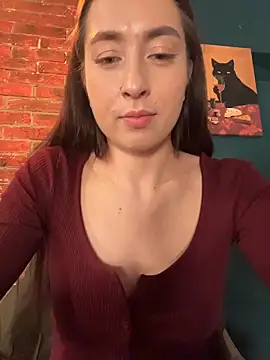 Holly Play online show from May 2, 11:59 am