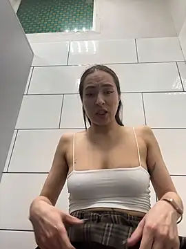 Holly Play online show from May 11, 2:45 pm