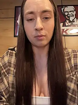 Holly Play online show from May 19, 11:05 am