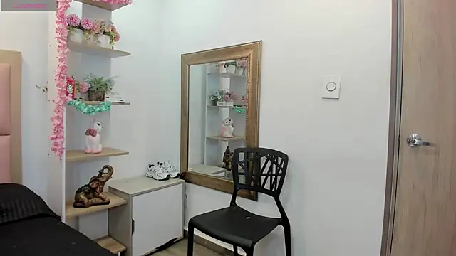 Snapshot of Daenerys_Targa chatting on December 7, 3:47 am Daenerys Targa online show from December 7, 3:47 am