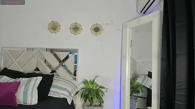 Snapshot of Daenerys_Targa chatting on September 25, 5:00 am Daenerys Targa online show from September 25, 5:00 am