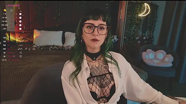 MichaellaMoon online show from March 14, 6:07 pm