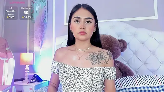 Snapshot of serena_jeyms chatting on December 3, 7:44 pm serena jeyms online show from December 3, 7:44 pm