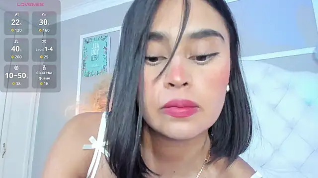 Snapshot of serena_jeyms chatting on September 22, 7:38 pm serena jeyms online show from September 22, 7:38 pm