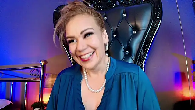 Snapshot of MelaniaKnauss chatting on April 23, 8:33 pm MelaniaKnauss online show from April 23, 8:33 pm