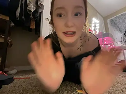 Snapshot of gingerbabe18 chatting on February 6, 3:16 am gingerbabe18 online show from February 6, 3:16 am