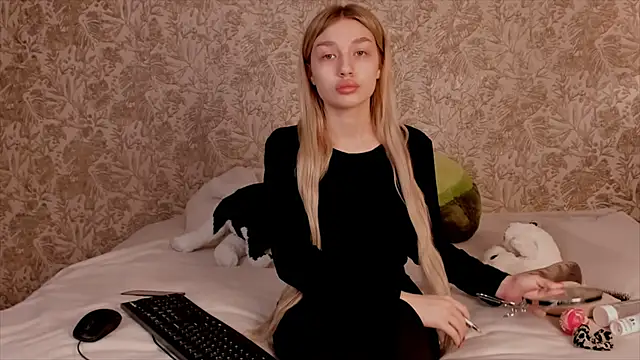 Ella Milla online show from March 11, 7:15 am