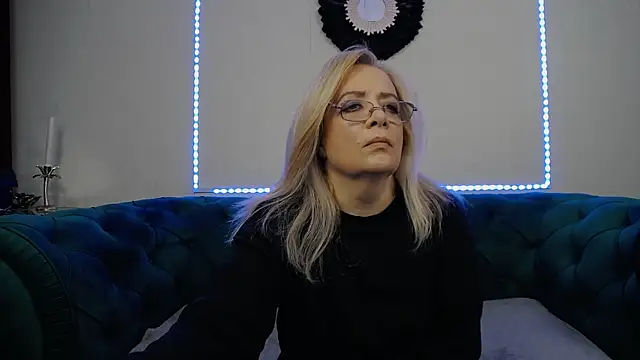 Snapshot of IvanaCharm chatting on November 27, 4:25 am IvanaCharm online show from November 27, 4:25 am