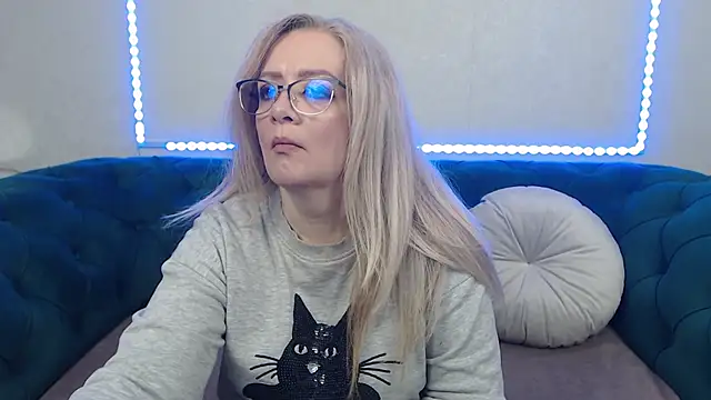 IvanaCharm online show from May 4, 3:24 am