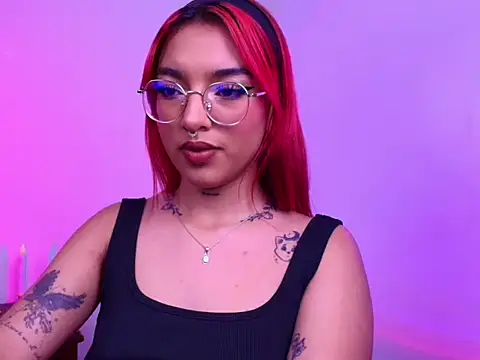 Snapshot of sofia_blossom chatting on February 4, 5:10 am sofia blossom online show from February 4, 5:10 am