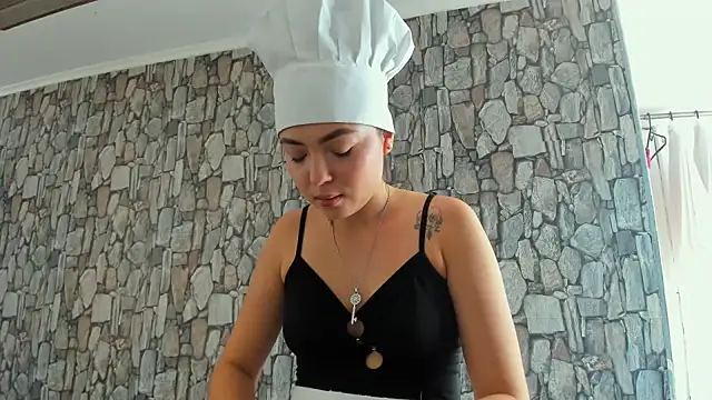 azumi cutiepie  online show from December 24, 8:05 pm