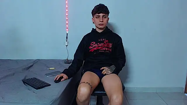 Snapshot of mikecoper_23 chatting on September 15, 2:50 pm mikecoper 23 online show from September 15, 2:50 pm