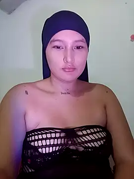 Snapshot of Celeste_camila18 chatting on October 19, 5:52 am Celeste camila18 online show from October 19, 5:52 am