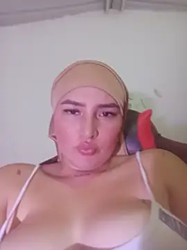 Snapshot of Celeste_camila18 chatting on July 17, 6:09 am Celeste camila18 online show from July 17, 6:09 am