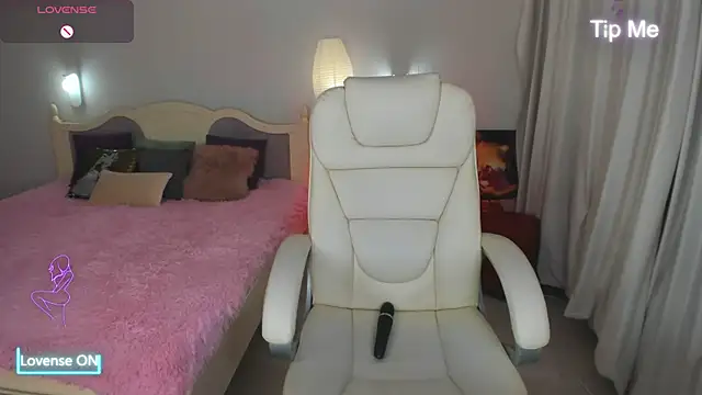 Miss Elia online show from February 13, 5:22 pm