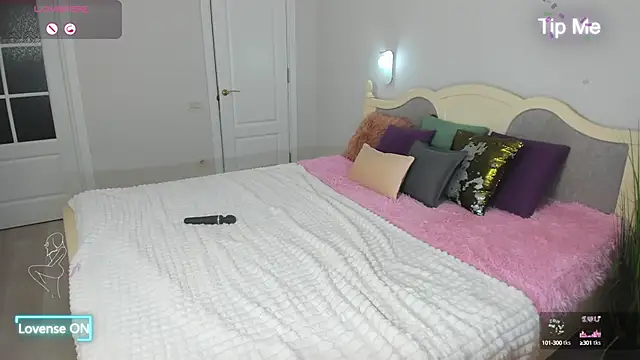 Miss Elia online show from February 22, 10:20 pm