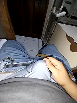 Whiper2024 online show from December 19, 6:37 pm