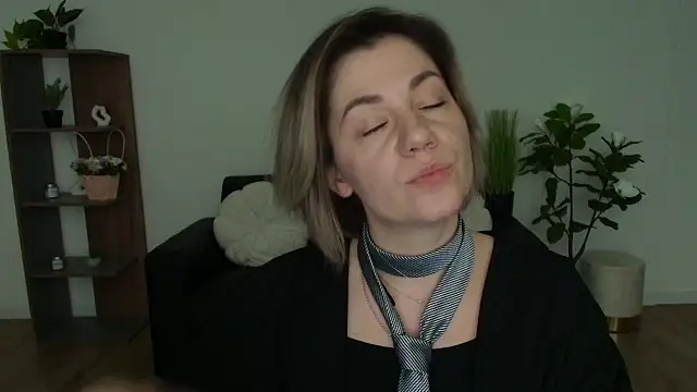 MariaSttone online show from December 10, 11:54 am