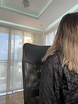 nicollefiorett online show from November 25, 9:26 pm