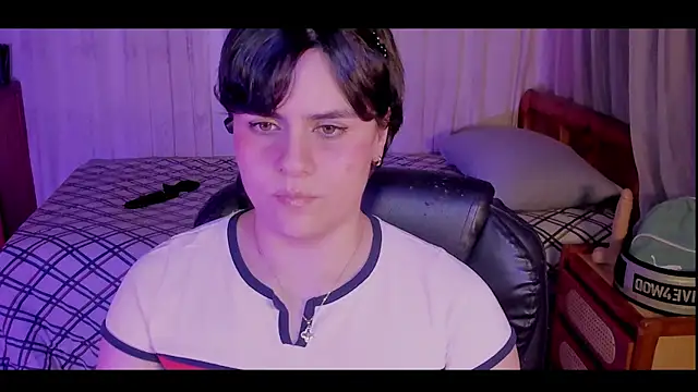 isabelacooperr online show from May 7, 4:18 am
