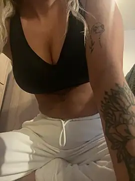 Busty-Bambi online show from March 5, 8:43 am