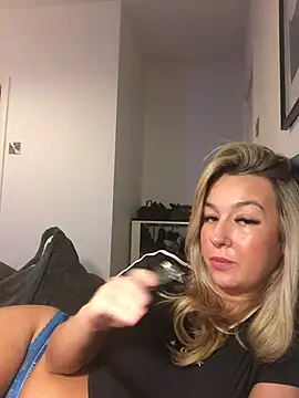Busty-Bambi online show from March 19, 9:48 pm