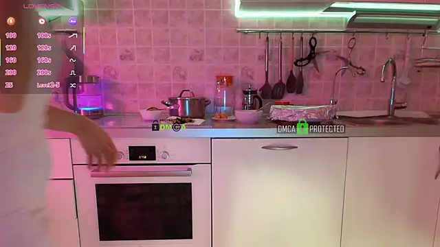 Snapshot of MilfeaN chatting on October 14, 4:57 am MilfeaN online show from October 14, 4:57 am