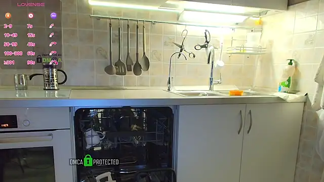 Snapshot of MilfeaN chatting on October 28, 8:07 am MilfeaN online show from October 28, 8:07 am