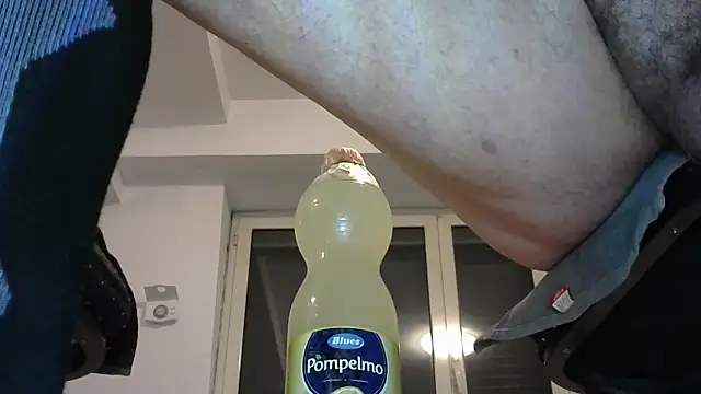 Snapshot of alkro63 chatting on March 28, 6:29 pm alkro63 online show from March 28, 6:29 pm