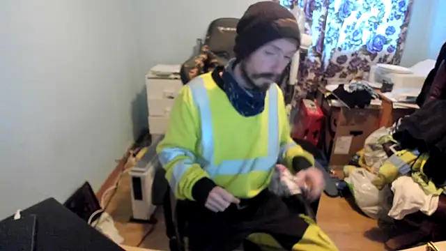 Snapshot of sexy264329 chatting on February 14, 8:11 am sexy264329 online show from February 14, 8:11 am