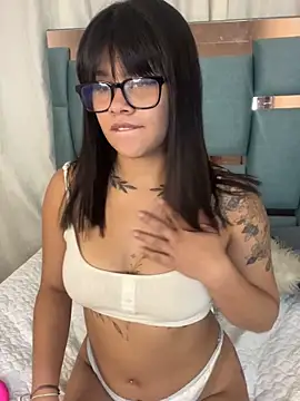 honeyy mia online show from October 15, 5:29 am