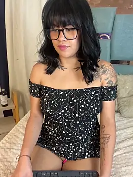 honeyy mia online show from October 29, 4:48 am