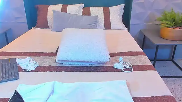 LaurenJhonsonn online show from December 14, 6:46 am