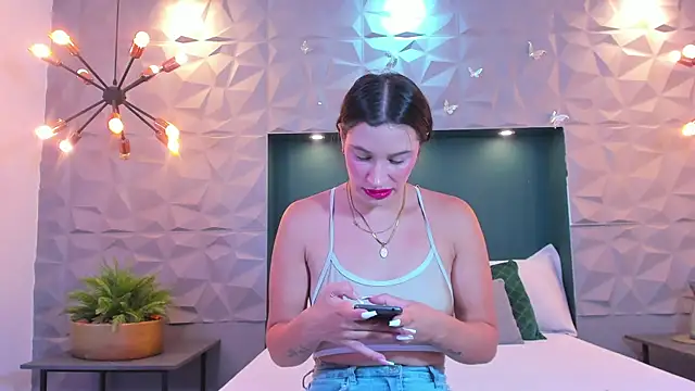 LaurenJhonsonn online show from March 12, 3:02 am