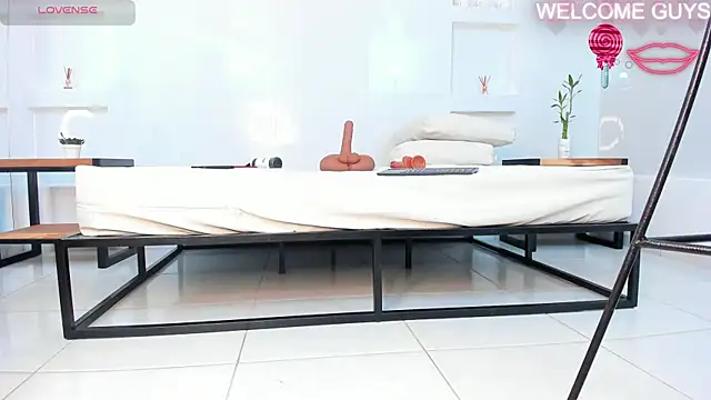 julietha taylor online show from January 18, 9:02 am