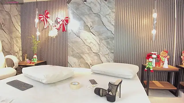 julietha taylor online show from December 5, 2:53 am