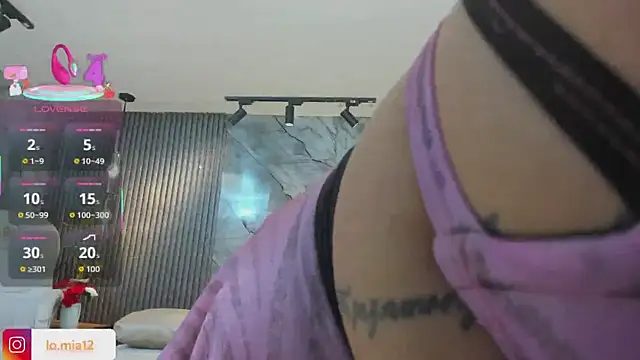 Snapshot of julietha_taylor chatting on February 20, 2:52 am julietha taylor online show from February 20, 2:52 am