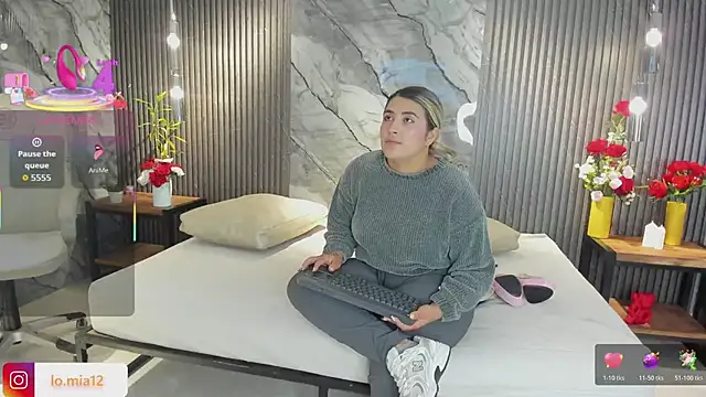 Snapshot of julietha_taylor chatting on February 21, 2:45 am julietha taylor online show from February 21, 2:45 am