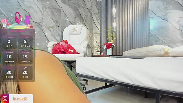 Snapshot of julietha_taylor chatting on February 22, 12:45 am julietha taylor online show from February 22, 12:45 am